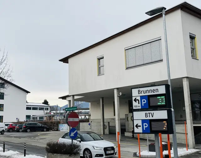 Verkehrsinsel, Leitsystem. | Foto: Nikolaus Kogler