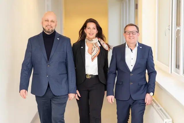 Die kollegialen Führung des Klinikums Rohrbach:  Ärztlicher Direktor Kostja Steiner, Pflegedirektorin Christa Kneidinger und Kaufmännischer Direktor Friedrich Pöschl. | Foto: OÖG/Derflinger