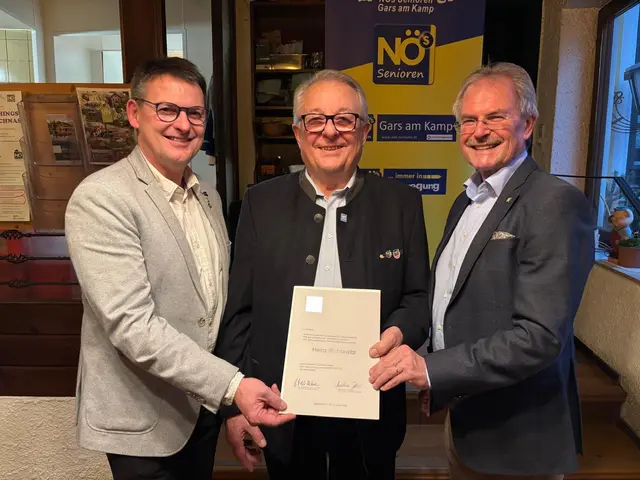 Im Anschluss wurden langjährige Mitglieder für 10, 15, 20, 25 und 30 Jahre Treue geehrt. | Foto: Manuela Danzinger