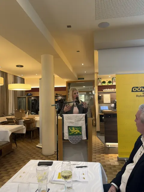 Bezirksparteiobfrau LAbg. Gertraud Scheiblberger nutze die Gelegenheit, um über aktuelle Landesthemen zu sprechen und ein herzliches Dankeschön für die ehrenamtliche Arbeit in der Gemeinde zu sagen. | Foto: OÖVP/Gierlinger