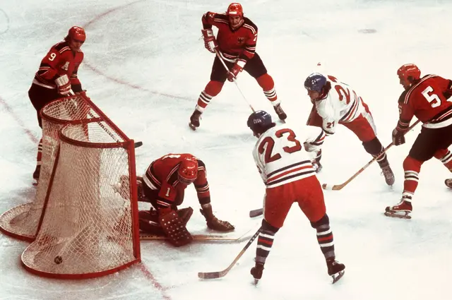 Bei den Olympischen Winterspielen von Innsbruck ist in der Eishockey-Begegnung zwischen der Bundesrepublik und der CSSR durch Hlinka (21) ein Tor für das tschechoslowakische Team gefallen.  | Foto: APA-Images / dpa / Heinrich Sanden