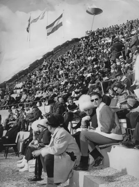Teil der Zuschauertribüne während der Olympischen Winterspiele 1964. | Foto: APA-Images / brandstaetter images / Votava 