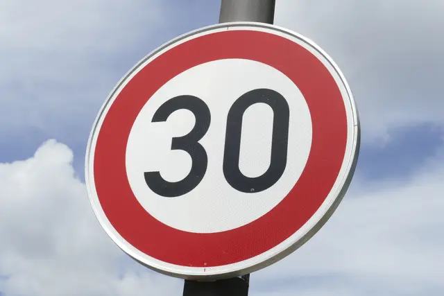 Der Atzgersdorfer wünscht sich ein Tempolimit 30. | Foto: Panthermedia/Detailfoto