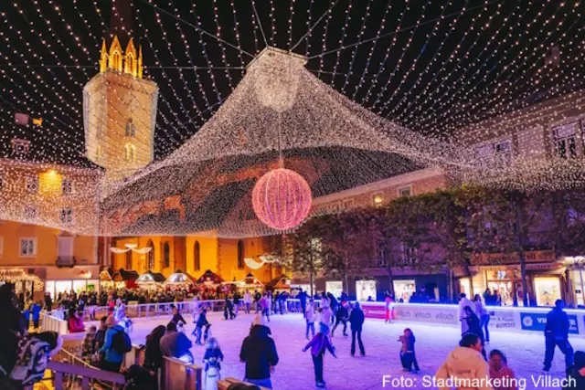 Bis 12. Februar kann der Eislaufplatz am Villacher Rathausplatz noch genutzt werden. | Foto: Stadtmarketing Villach