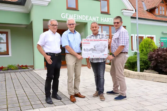 Freude bei Gemeindekassier Anton Peheim, Bgm. Hermann Grassl, Amtsleiter Franz Pußwald und Vzbgm. Josef Radl (v.l.). | Foto: Alfred Mayer