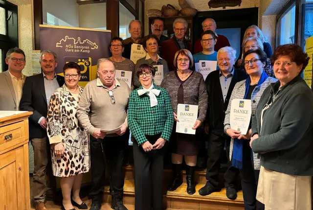 Im Anschluss wurden langjährige Mitglieder für 10, 15, 20, 25 und 30 Jahre Treue geehrt. | Foto: Manuela Danzinger