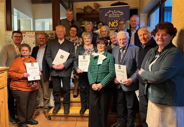 Im Anschluss wurden langjährige Mitglieder für 10, 15, 20, 25 und 30 Jahre Treue geehrt. | Foto: Manuela Danzinger