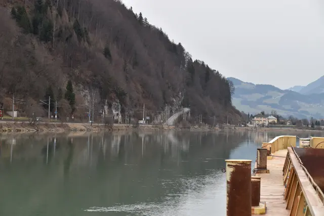 Die Wege nach Bayern werden nicht nur auf der Schiene schwieriger, eine Streckensperre könnte sich auch negativ auf den Straßenverkehr auswirken.  | Foto: Barbara Fluckinger