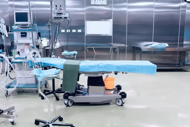 Die Ärzte im Klinikum Rohrbach kämpften um das Leben der Frau. Nach rund zwei Stunden verstarb diese allerdings. | Foto: Sybmolbild: smarterpix/sudok1