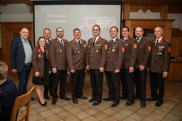 Bürgermeister Gerald Höchtel, Julia Höfinger, Martin Lengauer, Philipp Schrott, Stefan Obermaißer, Christoph Gruber, Gerhard Höfinger, Bernhard Resch, Josef Preyer, Unterabschnittskommandant Georg Patrias
 | Foto: www.feuerwehr-ollern.at