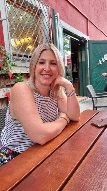 Stephanie liebt es, zu spazieren und zu feiern. | Foto: Privat