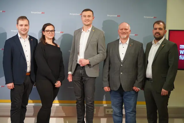 SPÖ-Landesgeschäftsführer Kevin Friedl, Ortsparteivorsitzender-Stv.in Julia Plachy, Spitzenkandidat Stefan Wallentich, SPÖ Landesgeschäftsführer Friedrich Radlspäck und Bezirksparteivorsitzender Labg. BGM Kilian Brandstätter | Foto: Jennifer Flechl / MeinBezirk