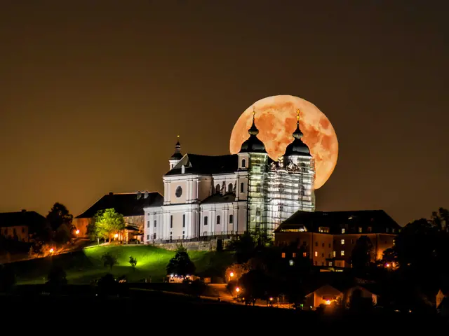 Naturspektakel mit "Supermond" über der Basilika Sonntagberg. | Foto: Michael Schimanek