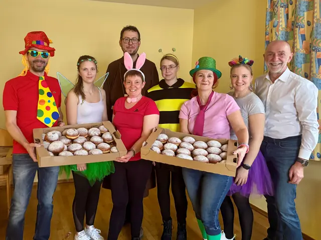 Thomas Ruß, Lena Poppinger, Markus Rabl, Anita Weixelbaum, Sonja Koppensteiner, Manuela Haider, Theresa Mörzinger, Bürgermeister Josef Schaden (v.l.). | Foto: Marktgemeinde Schweiggers