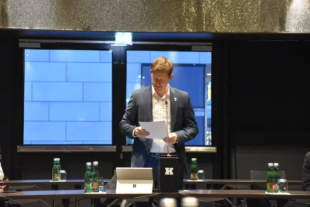 Lukas Blunder stellte einen Dringlichkeitsantrag und forderte darin eine Entbindung von der Geheimhaltungspflicht.  | Foto: Barbara Fluckinger