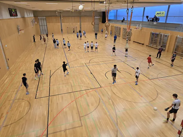 Junge Fußballtalente lieferten sich packende Begegnungen in der Halle. | Foto: JAM