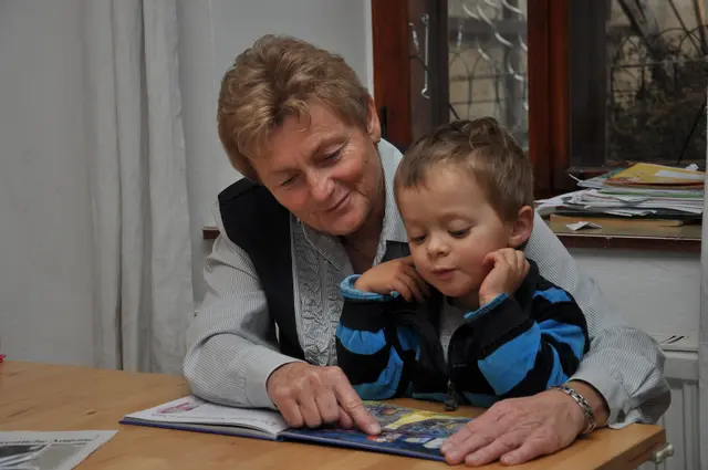 Leihomas leisten nicht nur wertvolle Unterstützung für Familien, sondern investieren gleichzeitig in ihre eigene Lebensqualität. | Foto: Omadienst