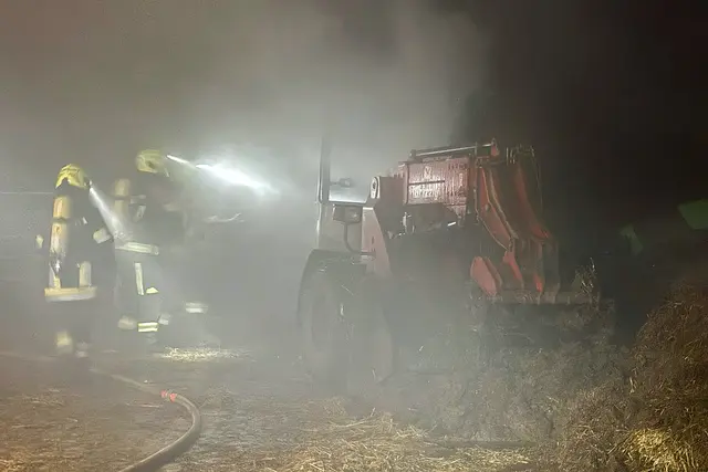 Dieser Radlader stand in Flammen | Foto: FF Kautzen