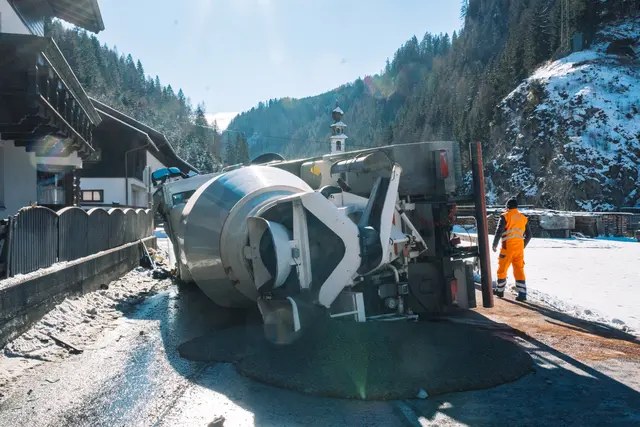 Mit dem PV Wipptal war vereinbart, dass Materialtransporte zur Baustelle Luegbrücke über die A13 erfolgen. Die Asfinag zieht dafür aber die Anschlussstelle Matrei heran. | Foto: Pernsteiner