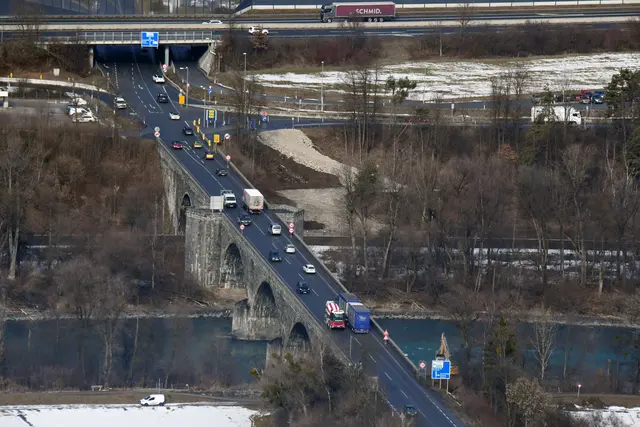 Aktuell sieht es bei der Brücke so aus. Die ersten Vorarbeiten wurden bereits begonnen.  | Foto: ZOOM-Tirol