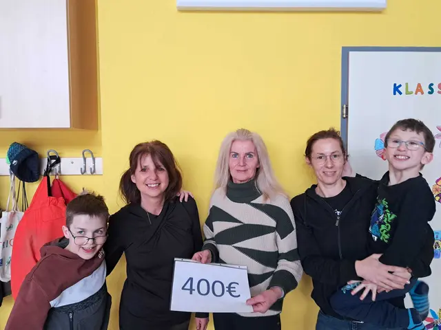 Familie Reumüller spendete 400 Euro für die tiergestützte Therapie in der Volksschule Altenfelden. | Foto: Volksschule Altenfelden
