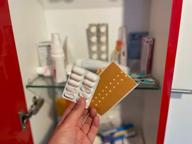 Medizin und Hygiene: Medikamente für den Fall plötzlich eintretender Krankheit und Dinge der persönlichen Hygiene, wie Binden und Tampons, sollte man vorrätig haben. Die Hausapotheke sollte die wichtigsten Medikamente beeinhalten, jedoch nur bei Bedarf eingesetzt werden. | Foto: sm