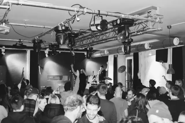 In der Kultur Weberei herrscht beste Stimmung, und das natürlich auch in den Semesterferien.  (Symbolbild. Zu sehen sind Johnny Messer und hoesnPZA) | Foto: Krismer 