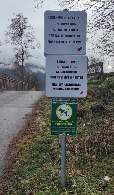 Beschilderung in Fulpmes klärt auf | Foto: TBW Est. Stubai