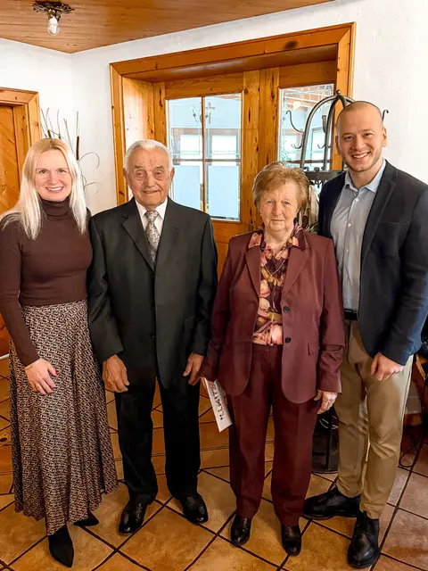 Eiserne Hochzeit in Illmitz: Heidemarie Galumbo und Maximilian Köllner gratulierten Stefan und Maria Graf zum Jubiläum.  | Foto: Marktgemeinde Illmitz
