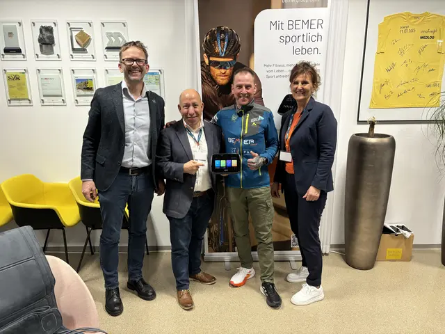 Projekt-Präsentation im Kreise seiner Unterstützer: Thomas Buchsteiner (Towern300), Markus Grabner (Bemer), Andreas Ropin und Margit Baumkircher (Bemer). | Foto: MeinBezirk/Angelika Kern