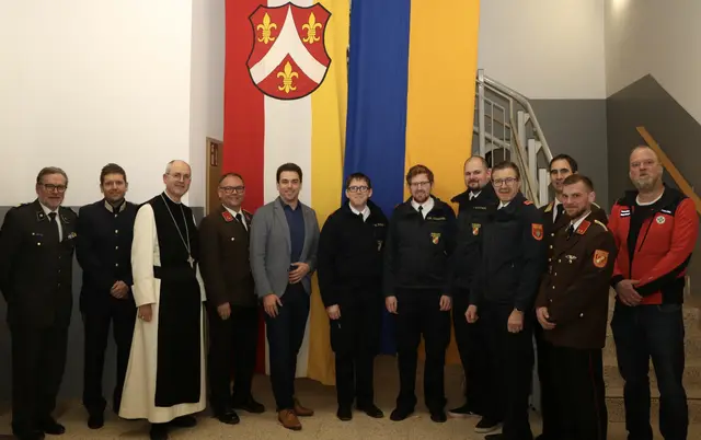 RK Bezirkstellenleiter Willi Kuhn, Polizei Lilienfeld Josef Eigelsreiter, Abt Pater Pius Maurer, Unterabschnittskommandant Johann Weiss, BGM Mag. Manuel Aichberger, Kommandant Stv. Manuel Dörr, Kommandant Christoph Gravogl, Leiter des Verwaltungsdienstes Sebastian Kastner, Ehemaliger Kommandant Karl Gravogl, Bezirkskommandant Stv. August Hollerer, Kommandant FF Schrambach Dominik Herster, Bergrettung Lilienfeld&amp;Freiland Thomas Bichlhuber | Foto: Freiwillige Feuerwehr Lilienfeld