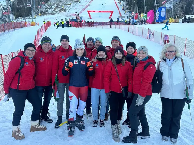 Der Fanclub  Julia Scheib mit Obfrau Nina Stelzer wird beim Public Viewing im Rüsthaus Julia alle Daumen drücken-jeder ist herzlich willkommen! | Foto: Janisch