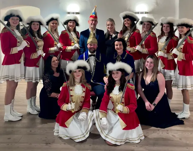 Faschingsgilde mit der Garde Traunkirchen und dem neuen Prinzenpaar. | Foto: Faschingsgilde Traunkirchen