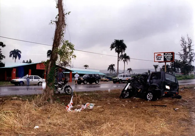 Am 6. Februar 1998 verunglückte Hans Hölzel alias Falco mit seinem Jeep (rechts) in Puerto Plata. | Foto: APA-Images / APA / MERLIN