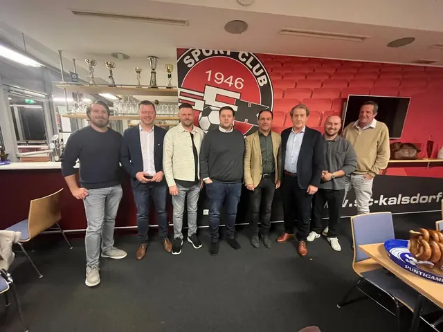 Der neue Vorstand des SC Kalsdorf für die nächsten beiden Jahre: Martin Plank, Michael Konrad, Rudolf Gerwin, Obmann Andreas Bedianitsch, Ludwig Alteneder, Präsident Alfred Tomberger, Mattias Dunkl und Franz Neubauer (v.l.). | Foto: SCK