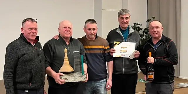 Wirtesprecher Edi Priemetshofer (M.) mit den erfolgreichen Stockschützen. | Foto: zVg