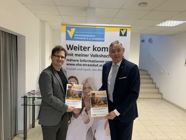 Das neue Kursprogramm der VHS Strasshof wird vorgestellt. | Foto: Stadtgemeinde Strasshof an der Nordbahn