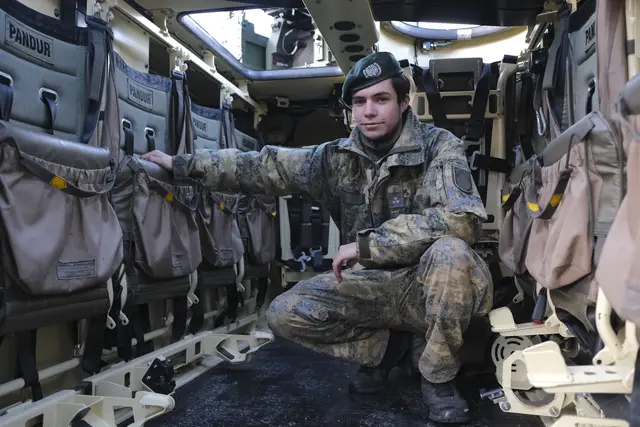 Im Inneren des Pandur finden elf Soldaten Platz. | Foto: Santrucek