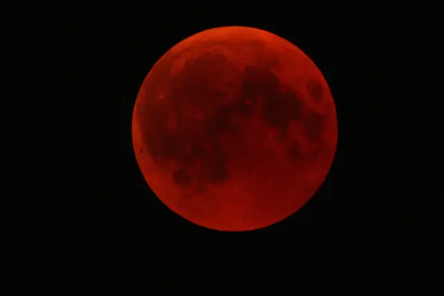 Blutroter Mond: Eine totale Mondfinsternis war von der Sternwarte Michelbach gut zu beobachten. | Foto: Norbert Rainer, ANTARES