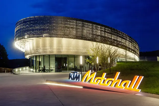 Viele fragen sich aktuell, wie es mit der KTM Motohall in Mattighofen zukünftig weitergeht. | Foto: Manfred Fesl/Archiv