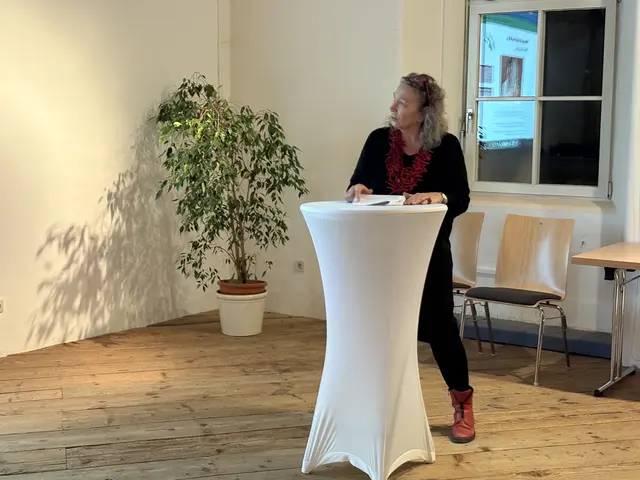 Sieglinde Kleindienst, Kuratorin der Ausstellungen in der Gaerie im Lerchhhaus. | Foto: MeinBezirk/Susanne Veronik