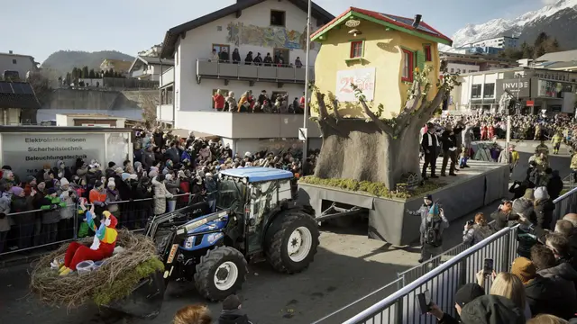 Umzug in Telfs: „die Vogler" | Foto: © ServusTV / Alpe Doc Media