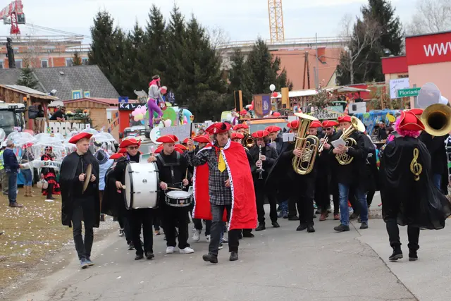 Der traditionelle Kalsdorfer Faschingsumzug findet wie gehabt am Faschingssamstag mit Start um 14 Uhr bei der Feuerwehr statt.  | Foto: Edith Ertl