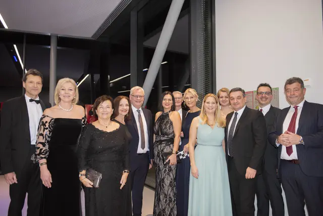 Auch einige Ehrengäste waren am Ball vertreten, um den baldigen Absolventinnen und Absolventen schon jetzt Alles Gute zu wünschen.  | Foto: Sophia Braun