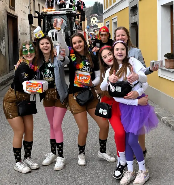Der Fasching wird in Grünburg mit einem Umzug gefeiert. | Foto: Ebner