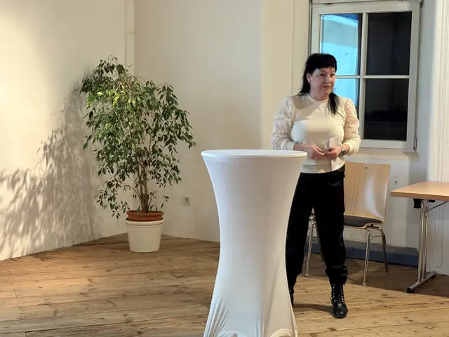 Jasmin Holzmann-Kiefer bei der Programm-Präsentation im Lerchhaus | Foto: MeinBezirk/Susanne Veronik