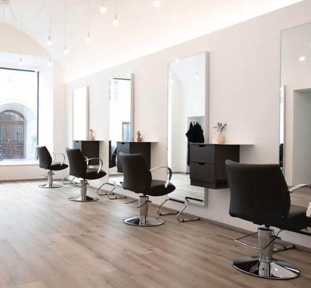 Vier Jugendliche sollen versucht haben, in einen Friseur-Salon einzubrechen. (Symbolfoto) | Foto: Kessy Hair
