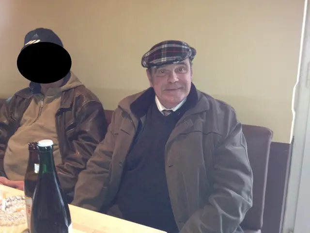 So kannte man Rudi Leber: Leicht mürrisch, trotzdem nicht schlecht gelaunt, in einem Kaffeehaus sitzend. | Foto: Zezula