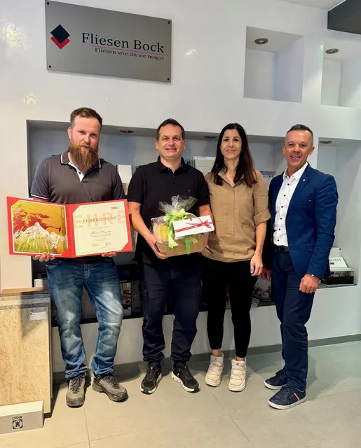 Florian Obergolser, Marcel und Beate Bock sowie WK-Bezirksstellenleiter Otmar Ladner. | Foto: WK Landeck