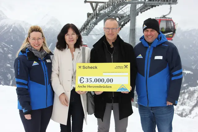 Prokuristin Claudia Plangger, Birgit Weber, Horst Szeli und GF Michael Schöpf (v.l.). | Foto: Schwarz